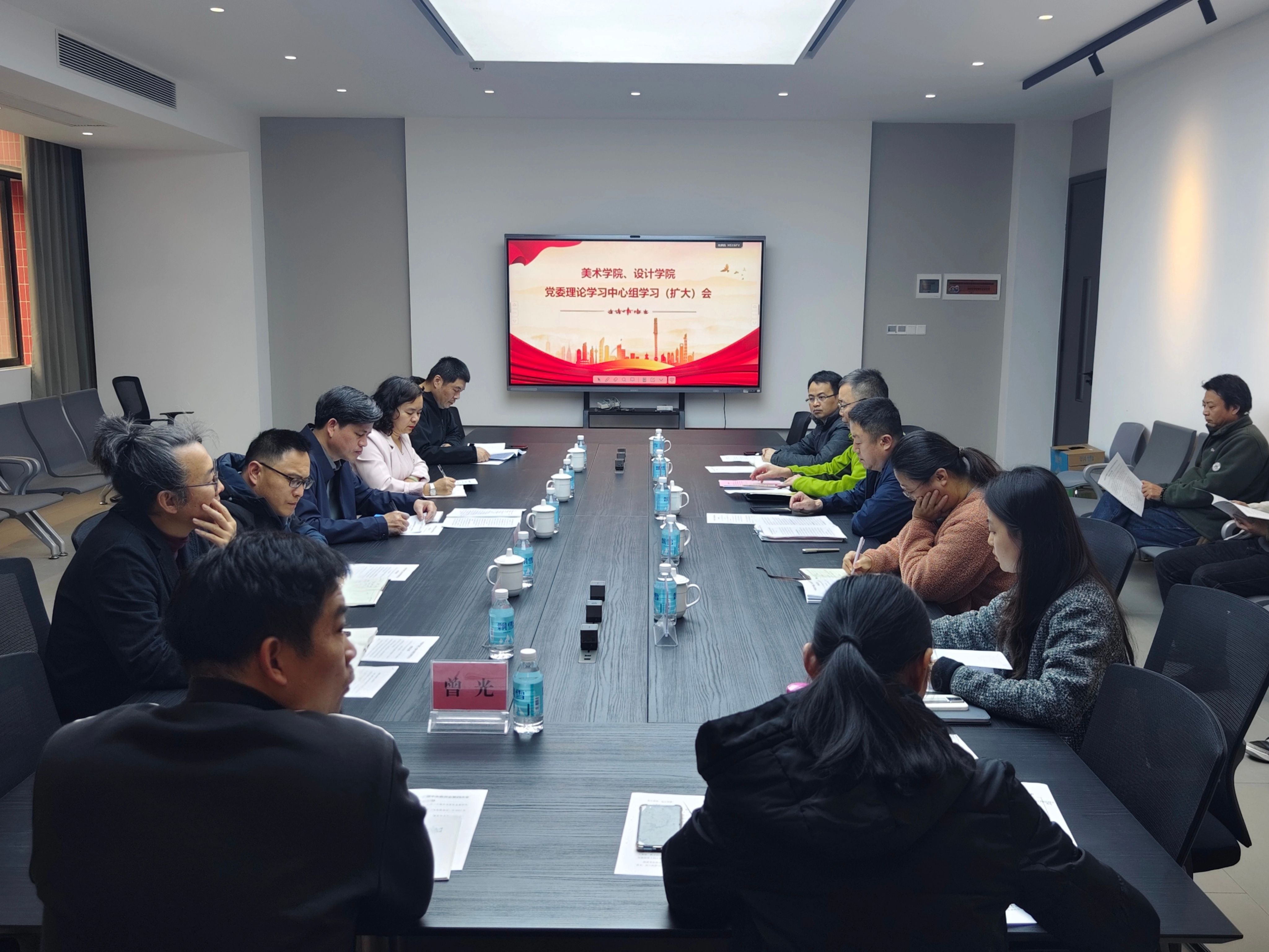 欧洪湛列席指导十大正规买足球网站专题学习会并出席校庆主题速写优秀作品展